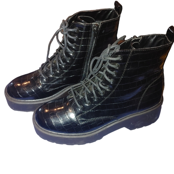 Forever 21 Leather crocadile looking Booties - Picture 2 of 5